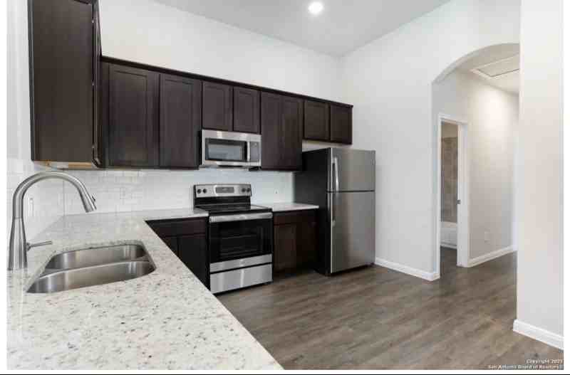 537 Grayson Ln - Photo 6 of 16