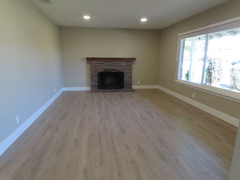 11852 Crystal Ave - Photo 3 of 20