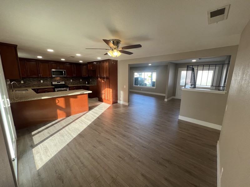 11852 Crystal Ave - Photo 7 of 20