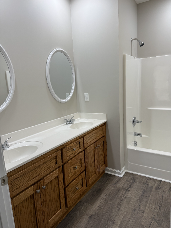 521 E 15th St - Photo 2 of 6