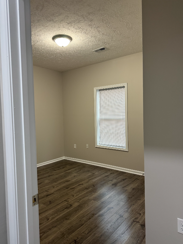 521 E 15th St - Photo 6 of 6