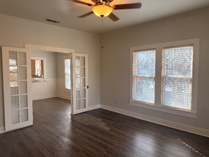306 W Wallace St - Photo 2 of 15