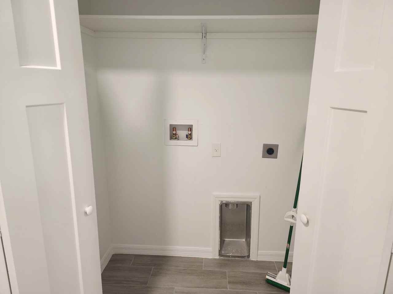 2442 Luther Rd #B - Photo 3 of 17