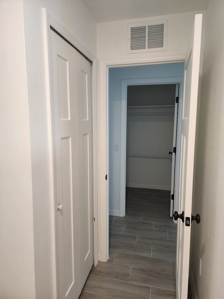 2442 Luther Rd #B - Photo 5 of 17