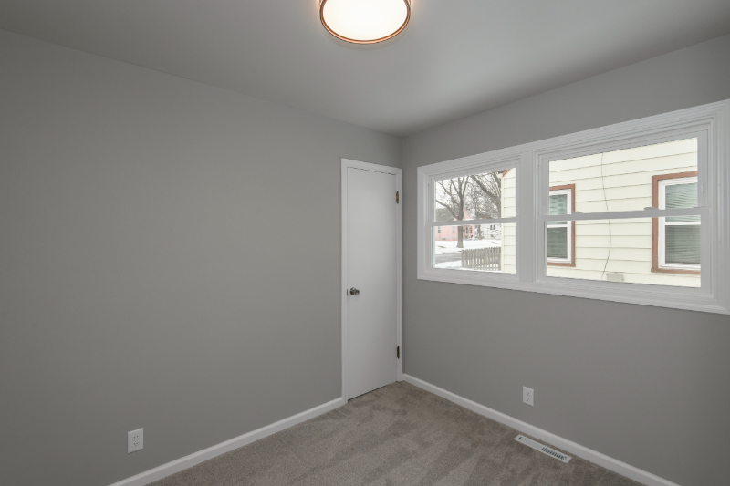 424 S 66th St - Photo 3 of 32