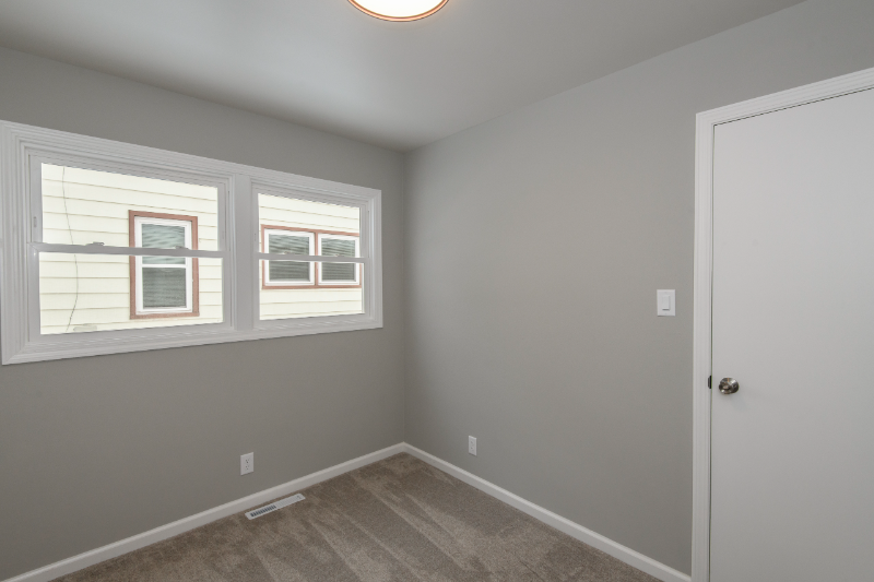 424 S 66th St - Photo 4 of 32