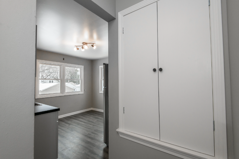 424 S 66th St - Photo 7 of 32