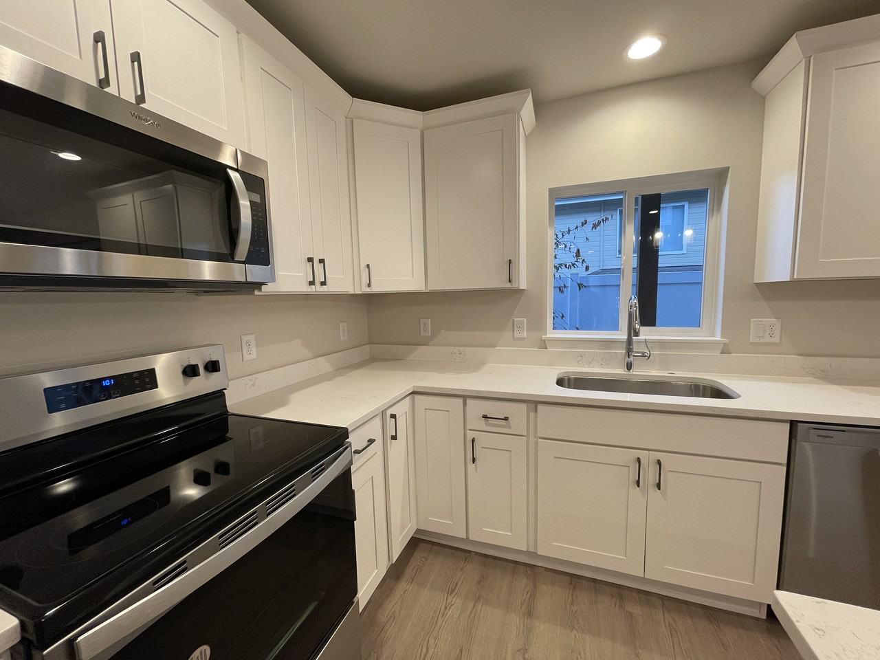 1030 Finch Lane #H3 - Photo 3 of 38