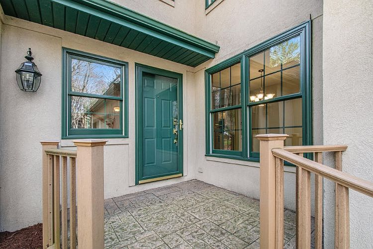 1527 Pine Top Trce - Photo 2 of 11