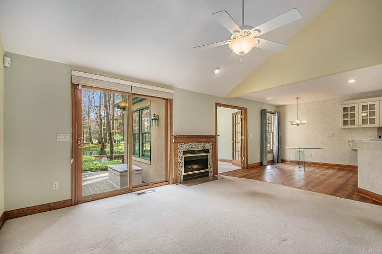 1527 Pine Top Trce - Photo 3 of 11