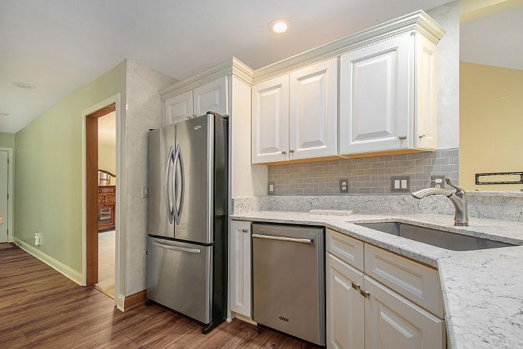 1527 Pine Top Trce - Photo 4 of 11