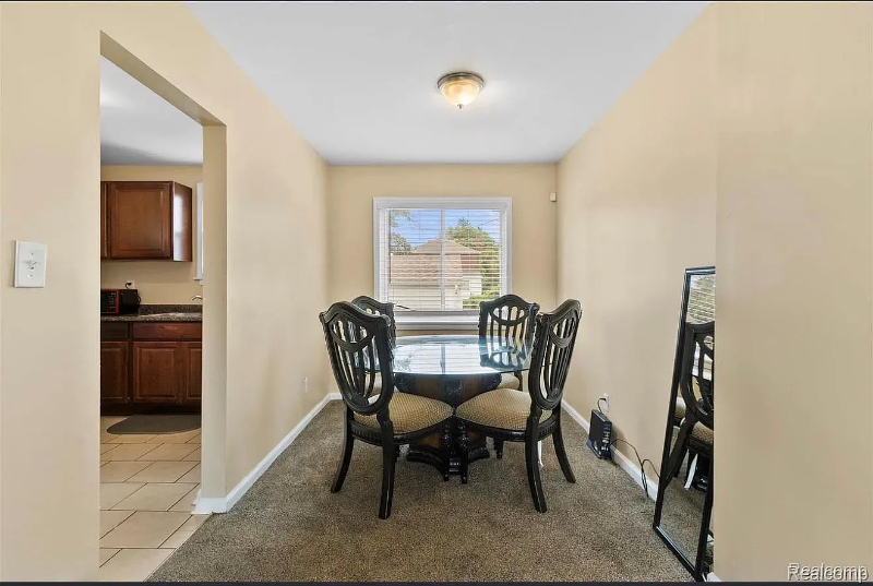 18514 Schaefer Hwy - Photo 3 of 9