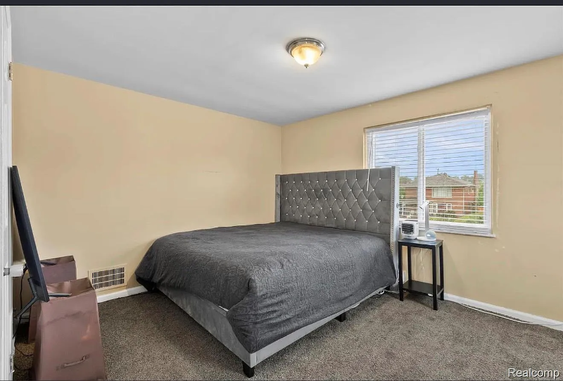 18514 Schaefer Hwy - Photo 6 of 9