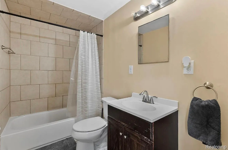 18514 Schaefer Hwy - Photo 7 of 9