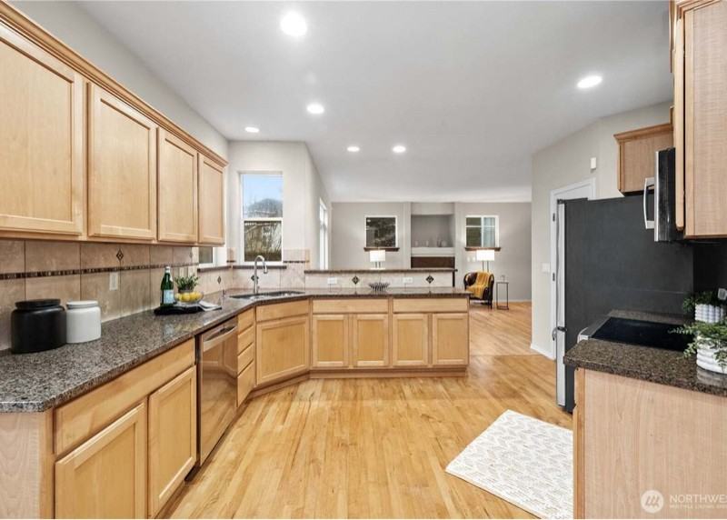 6322 Rebecca Ave Se - Photo 7 of 20