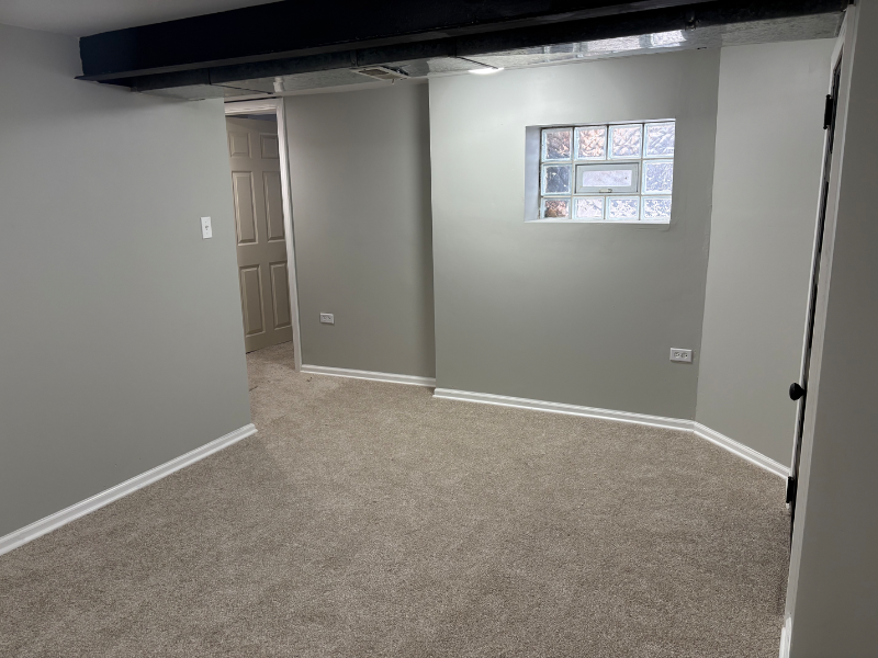 7744 S Clyde Ave - Photo 3 of 7