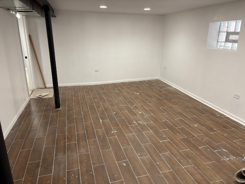 7744 S Clyde Ave - Photo 4 of 7