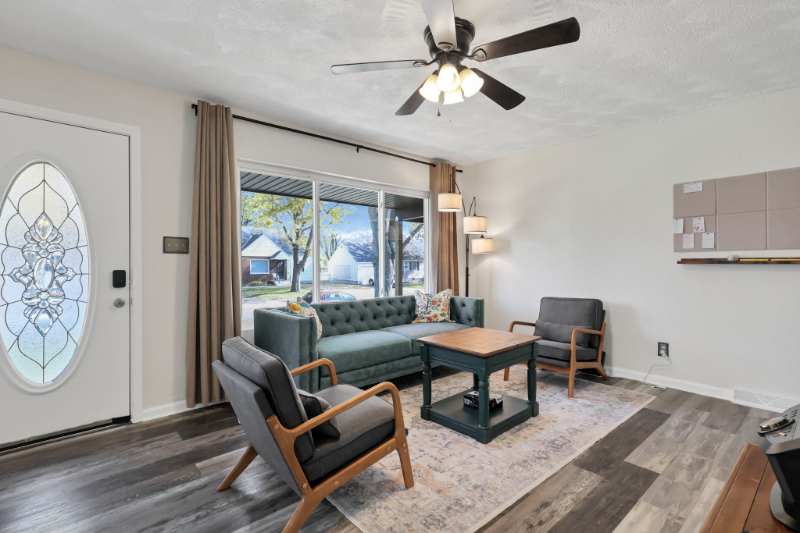 3333 Dresden St - Photo 4 of 39