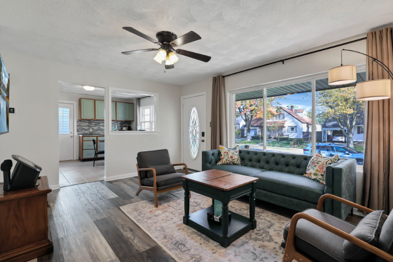 3333 Dresden St - Photo 5 of 39