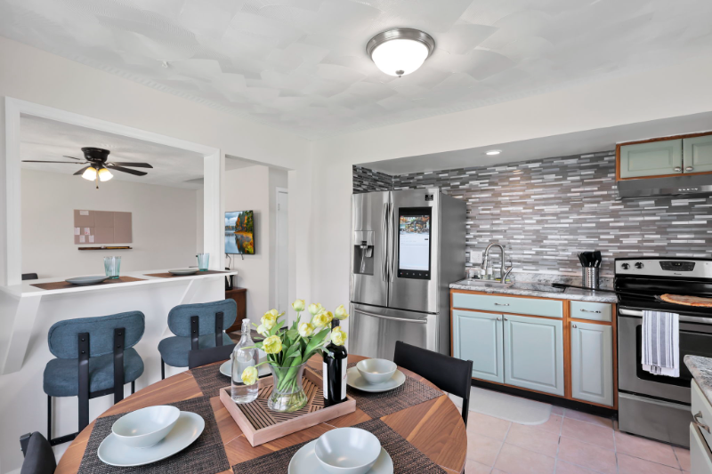 3333 Dresden St - Photo 7 of 39