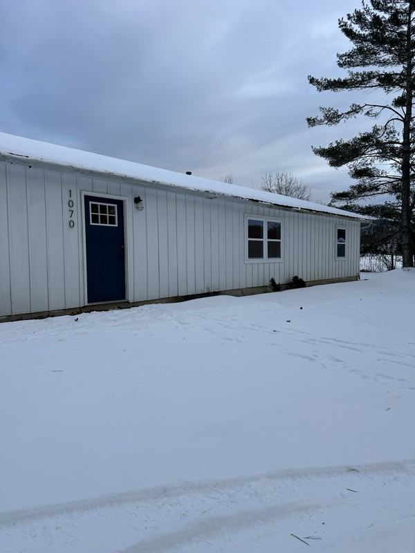 1070 Lusters Gate Rd - Photo 2 of 19