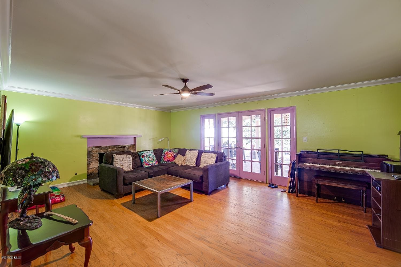 2251 Markham Ave - Photo 2 of 13