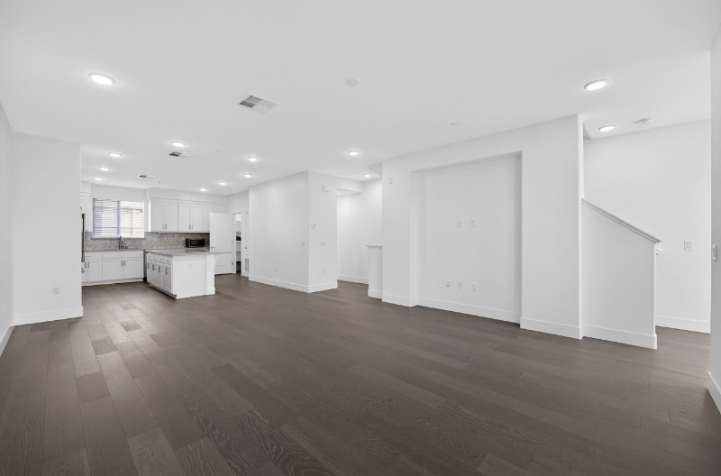 392 Line St - Photo 5 of 13