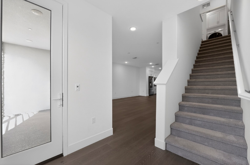 392 Line St - Photo 7 of 13