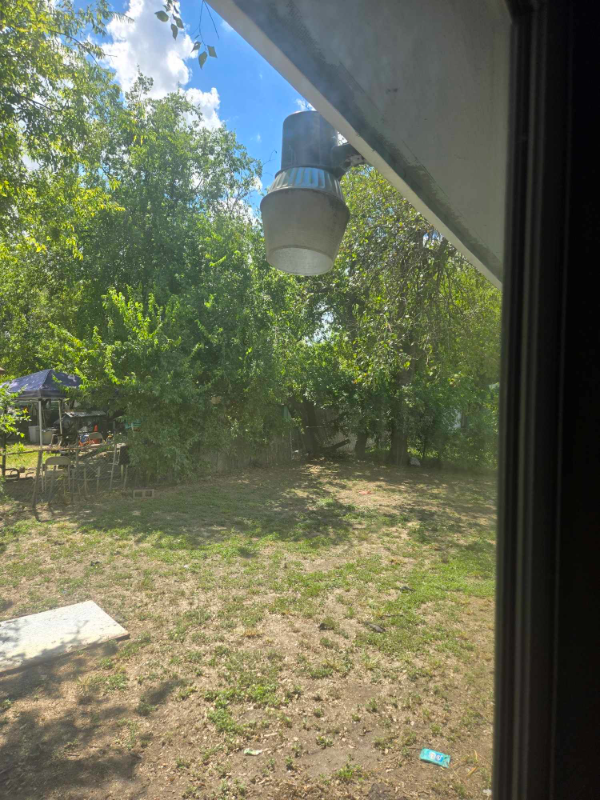 2406 S Laredo St - Photo 2 of 15