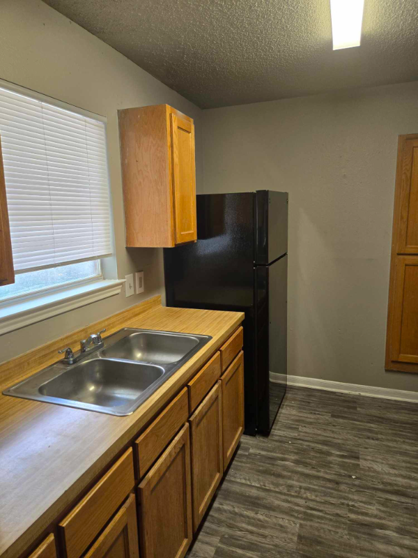 2406 S Laredo St - Photo 6 of 15