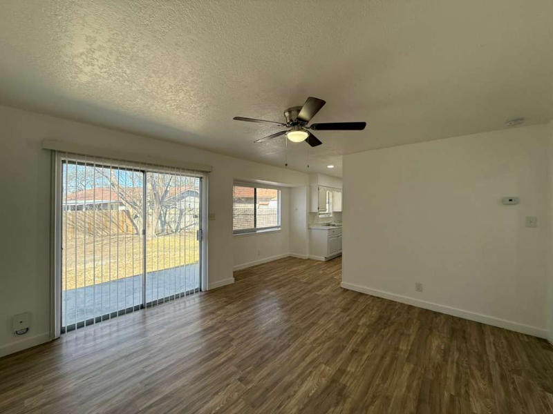 5419 Lake Grove Dr - Photo 3 of 20