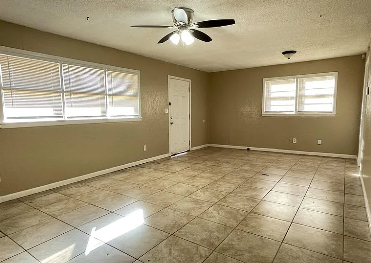 5514 45th St - Photo 3 of 8