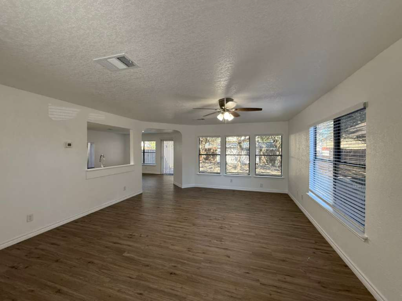 6627 Damon St - Photo 5 of 18