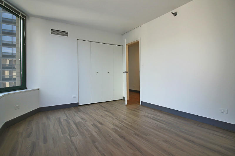 439 E Ontario St - Photo 5 of 15