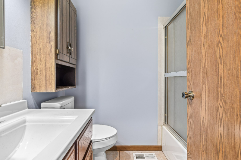 394 Orient Ave - Photo 7 of 17