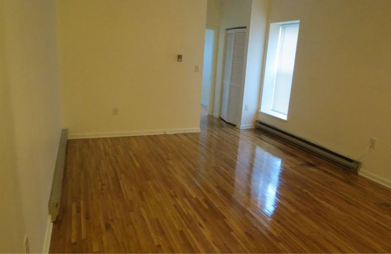 533 Monroe St #1D - Photo 3 of 5