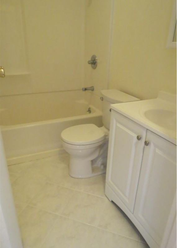 533 Monroe St #1D - Photo 4 of 5