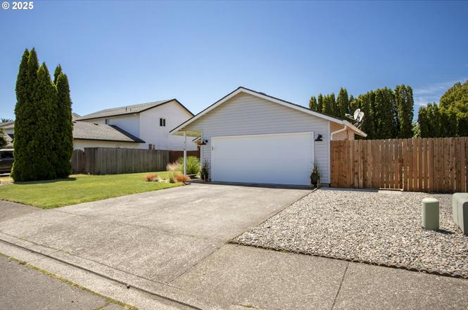 718 Se 143rd Ave - Photo 2 of 20