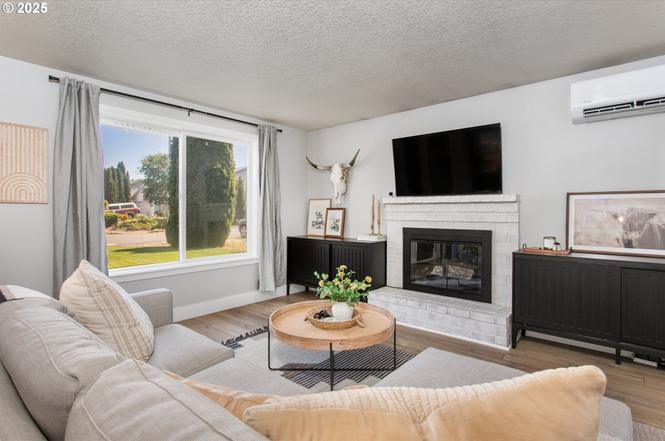 718 Se 143rd Ave - Photo 5 of 20