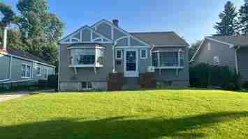 featured image of 1237 Yale Ave #UPPER