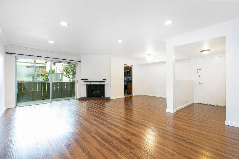 14990 Victory Blvd - Photo 2 of 20