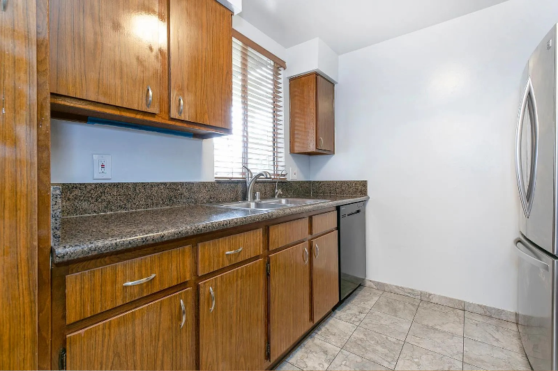 14990 Victory Blvd - Photo 7 of 20