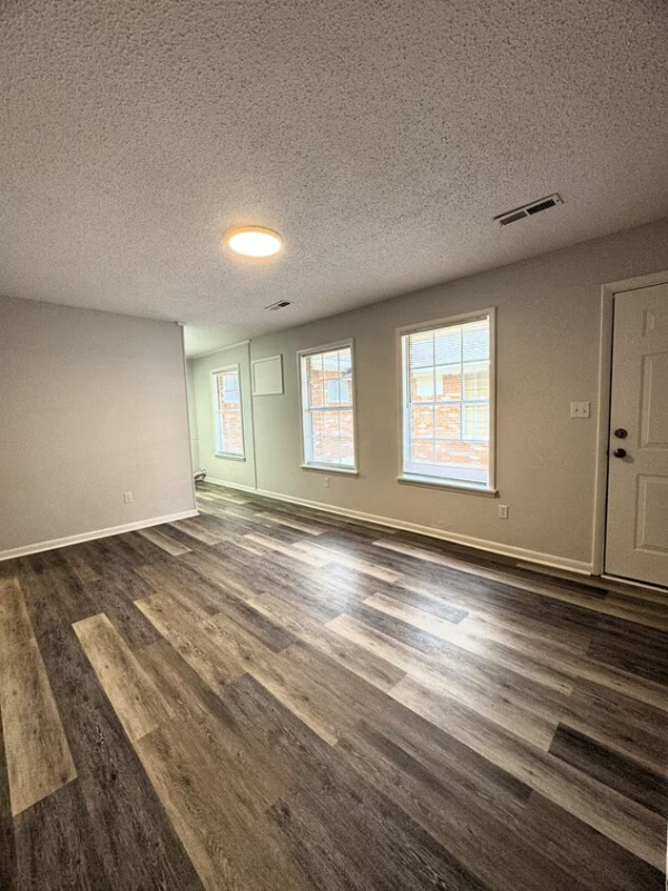 208 Cloverleaf Dr #1 - Photo 5 of 17