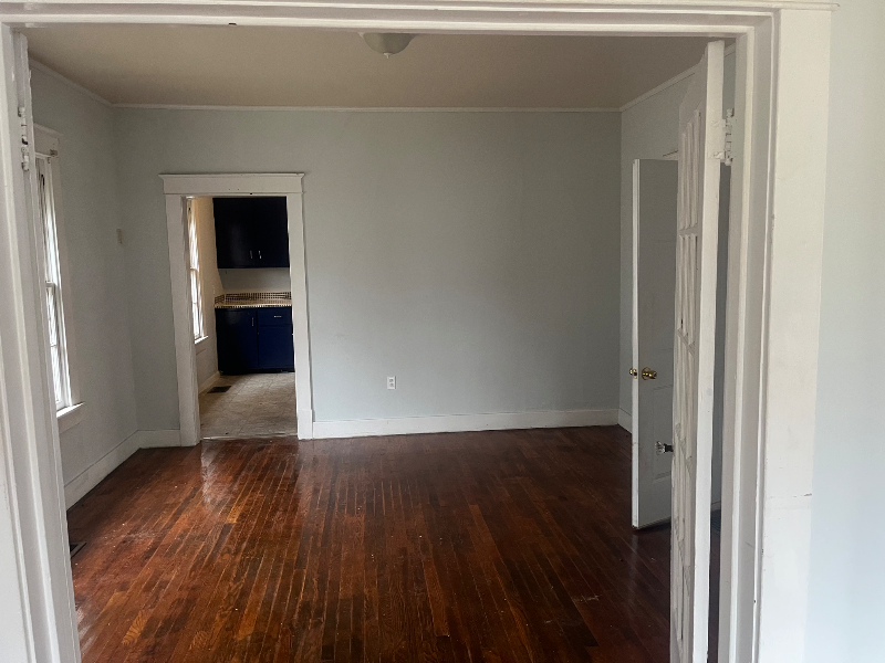 725 E Burton St - Photo 2 of 5