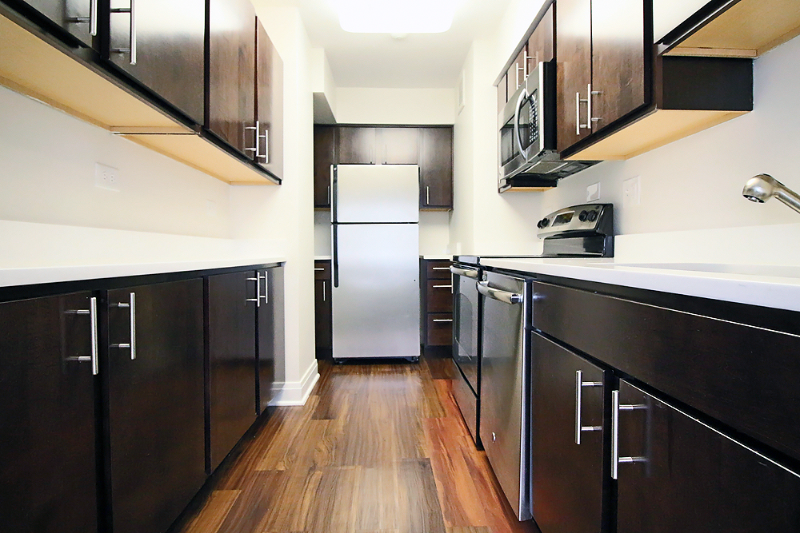 238 E Chestnut St - Photo 3 of 13