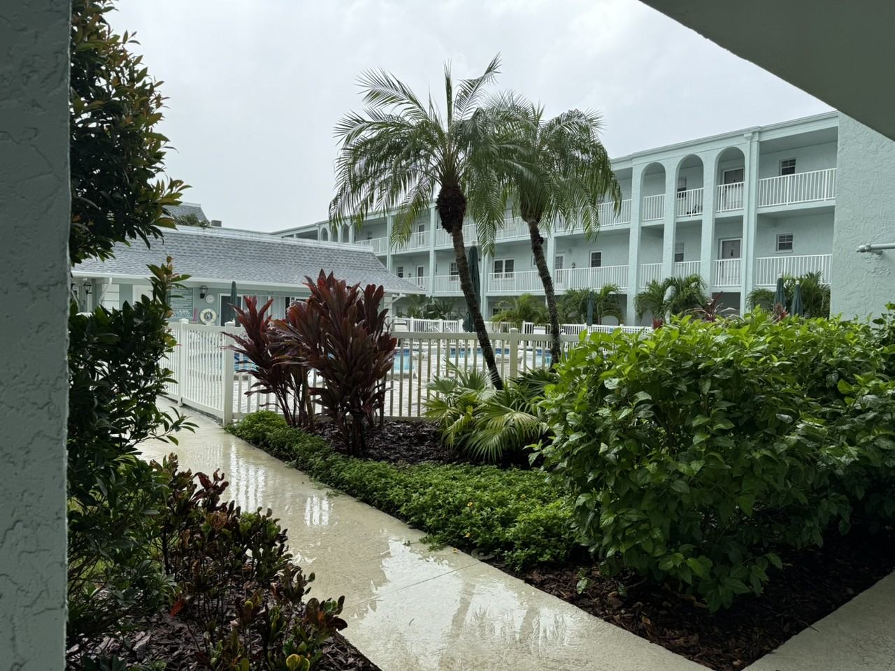 1706 Belleair Forest Dr - Photo 5 of 20