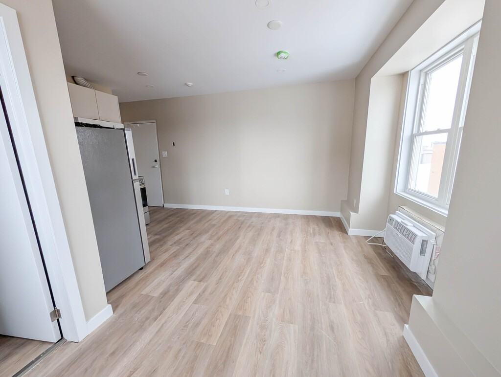 5824 Main St - Photo 5 of 14