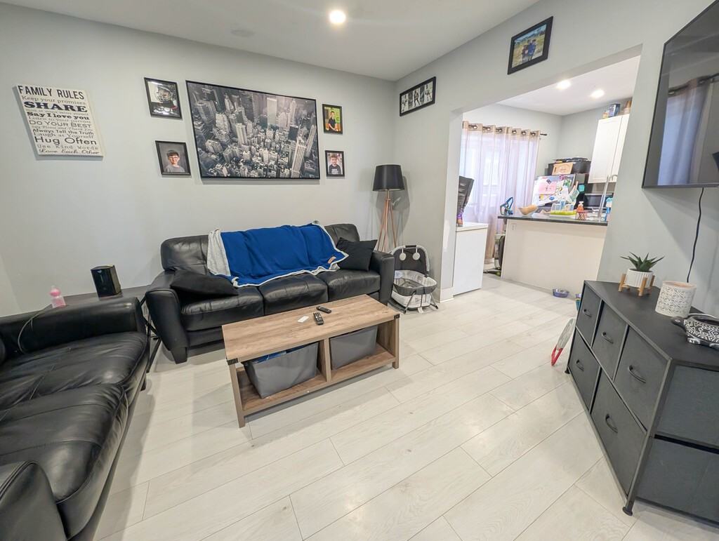 173 Lake St - Photo 3 of 40