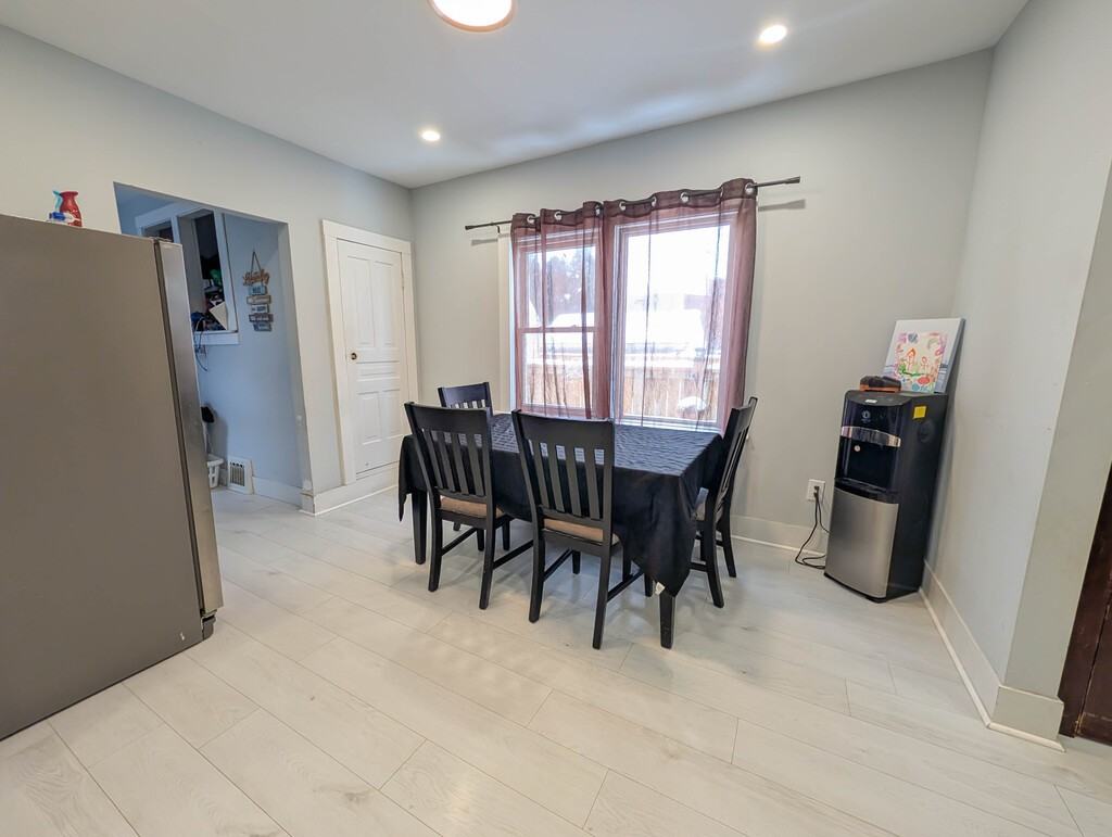 173 Lake St - Photo 6 of 40