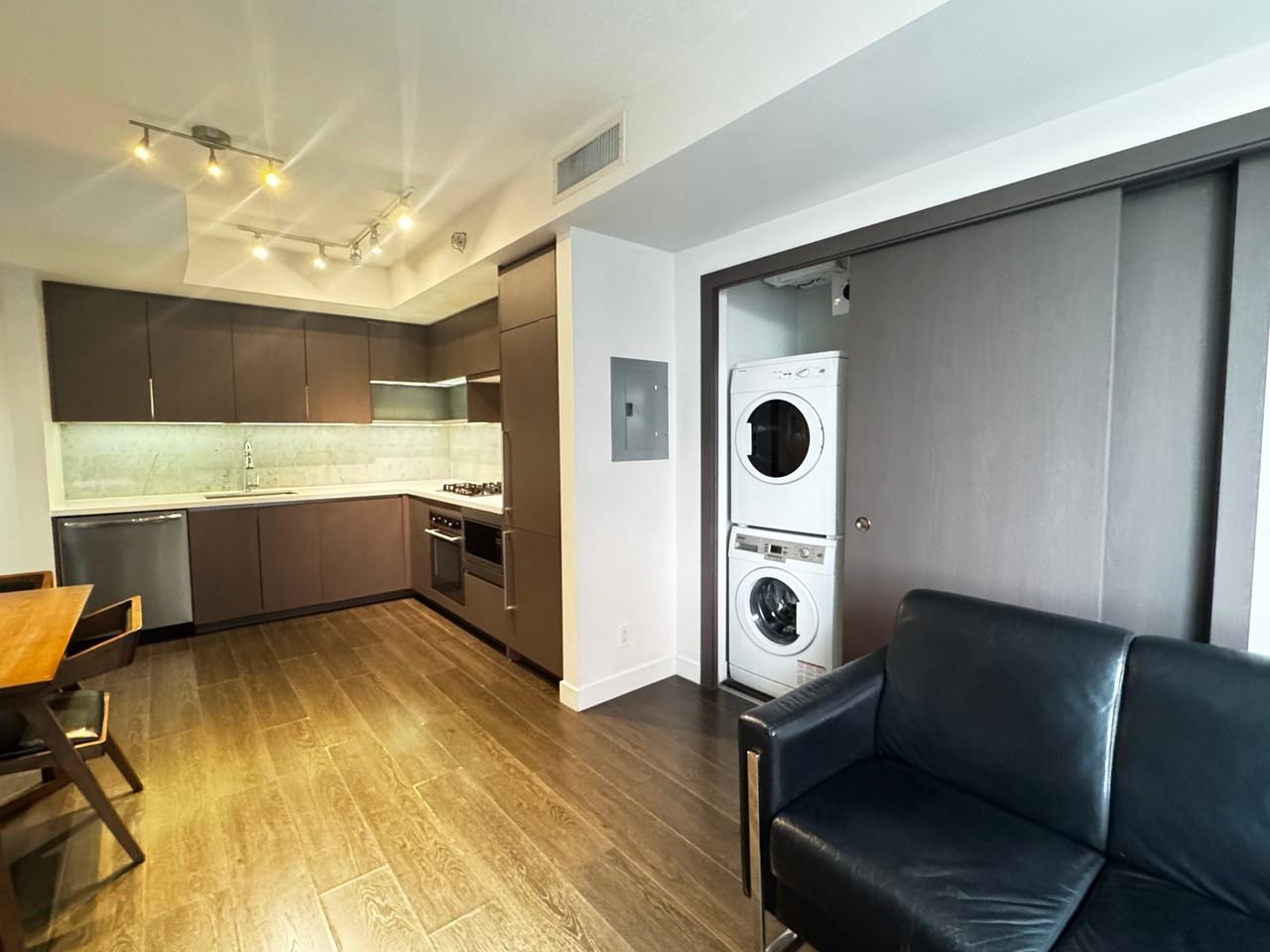 38 Smithe Street #755 - Photo 3 of 16